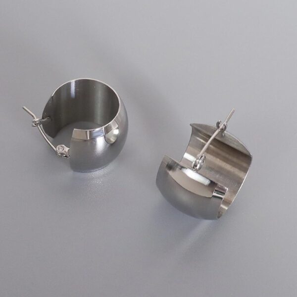 Hannah White Gold Hoop Earrings - Image 4
