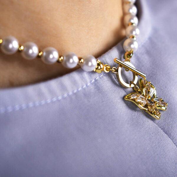 Pearl Butterfly Toggle Closure Choker Necklace in Gold - Image 4