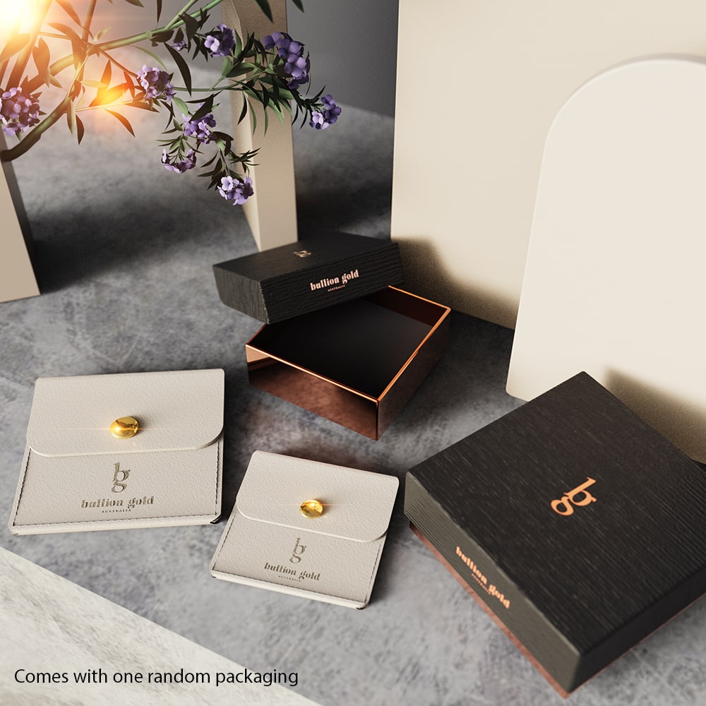 Eleanor Gold Stud Earrings - Image 3